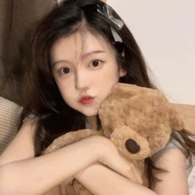 在拥挤的房间拥抱